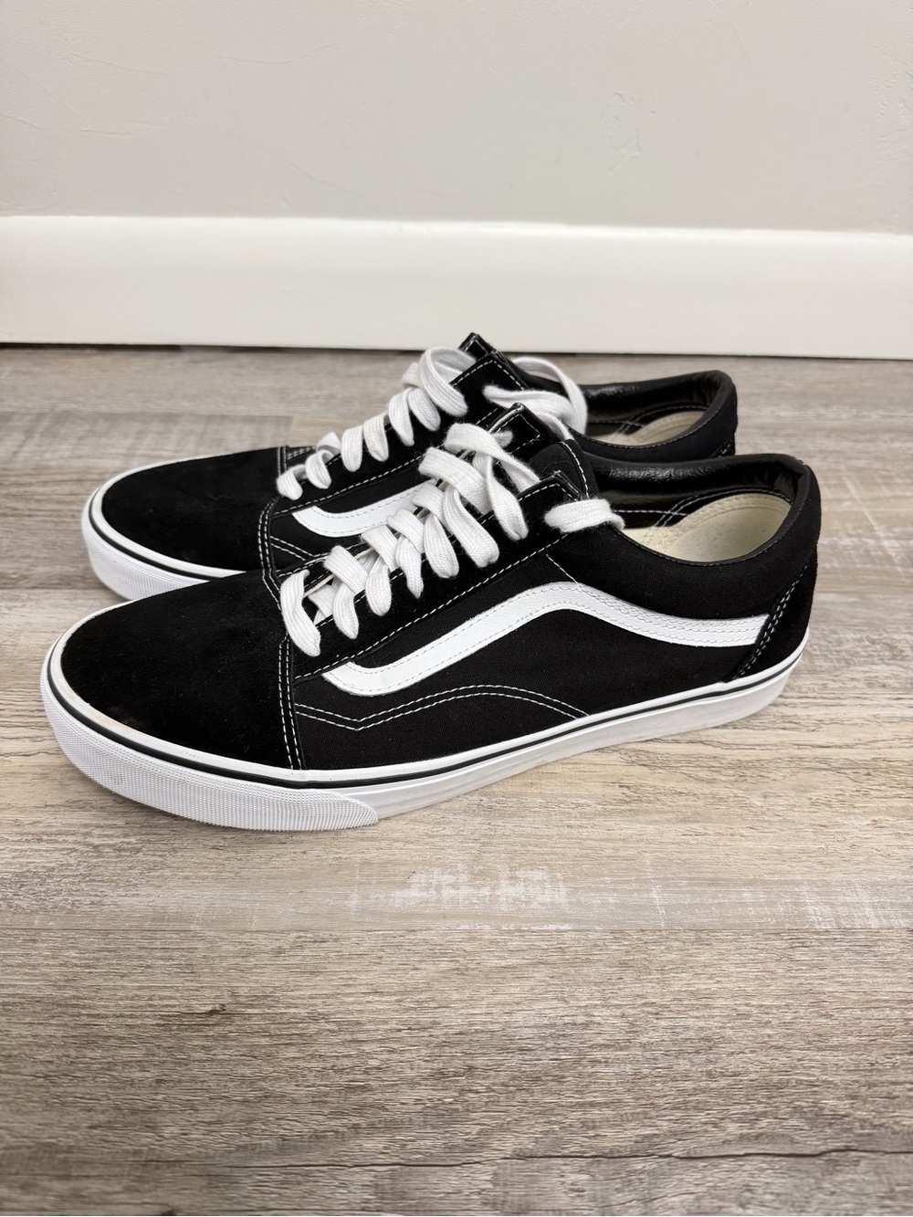 VANS Unisex Old Skool Low-Top B&W Sneakers, size M 11.5/W 13 like NEW🔥